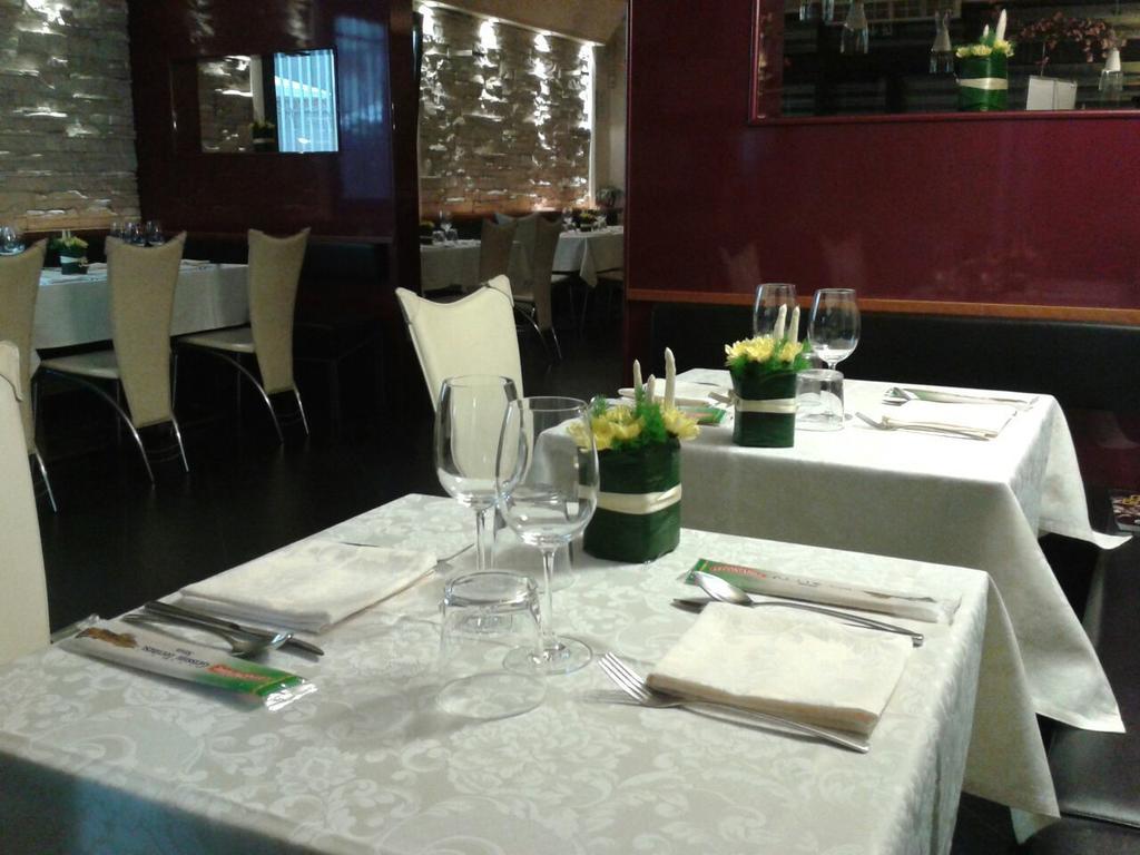 Locanda Trattoria Caffe Cavour Cittadella Exterior foto
