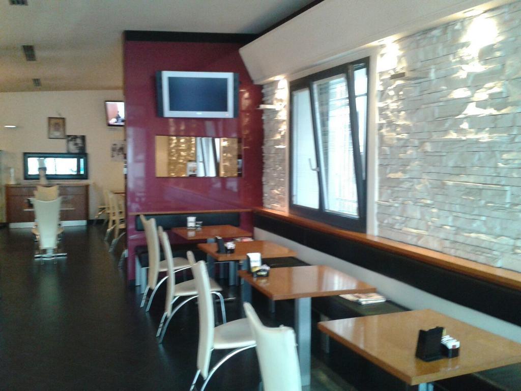 Locanda Trattoria Caffe Cavour Cittadella Exterior foto